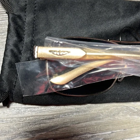 New Sunglasses - Picture 4 of 9